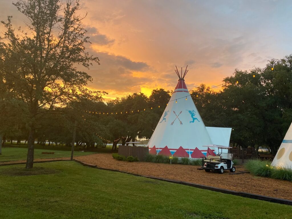 river ranch teepees