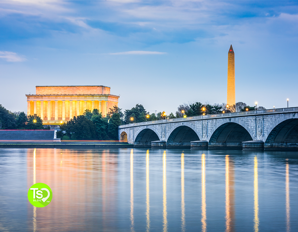 Washington Monument in DC overlooking water