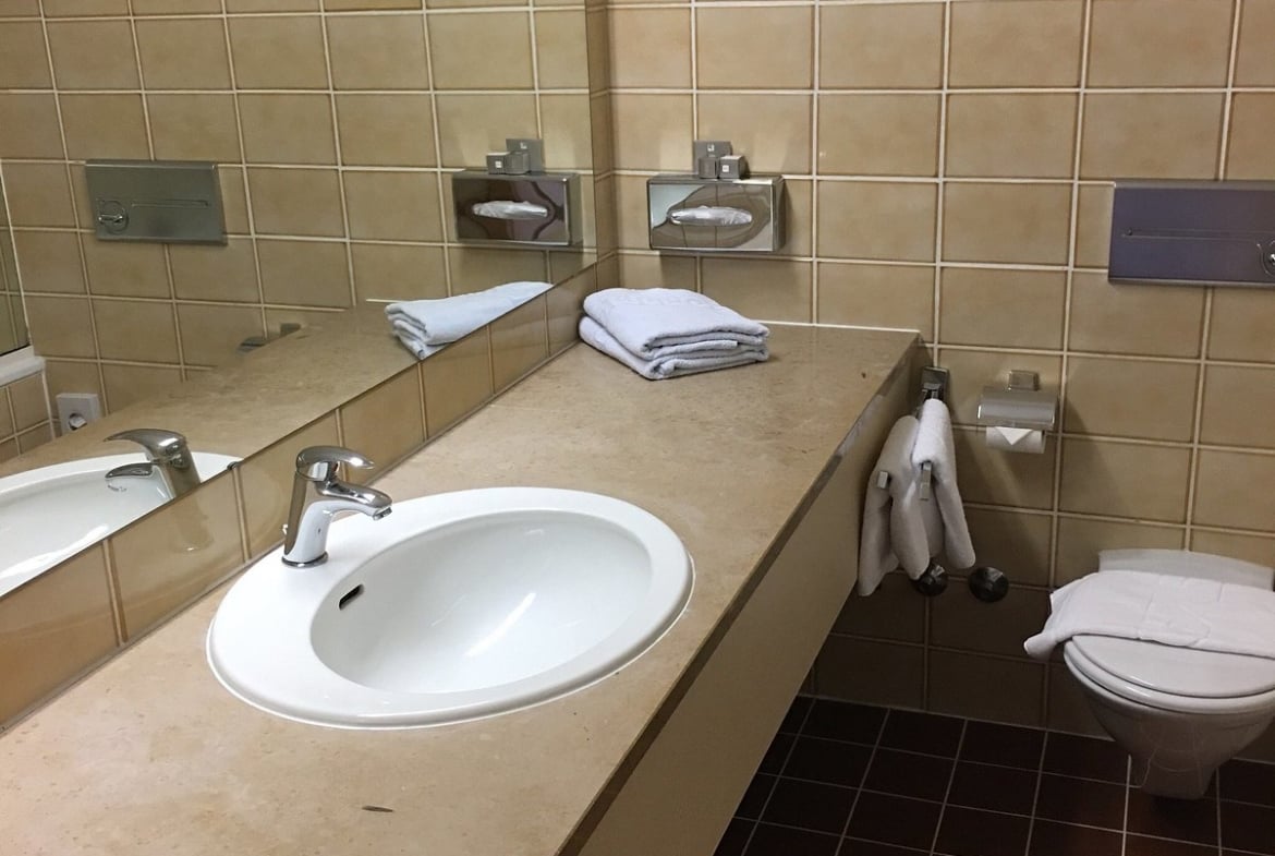 Alpenland Sporthotel bathroom sink