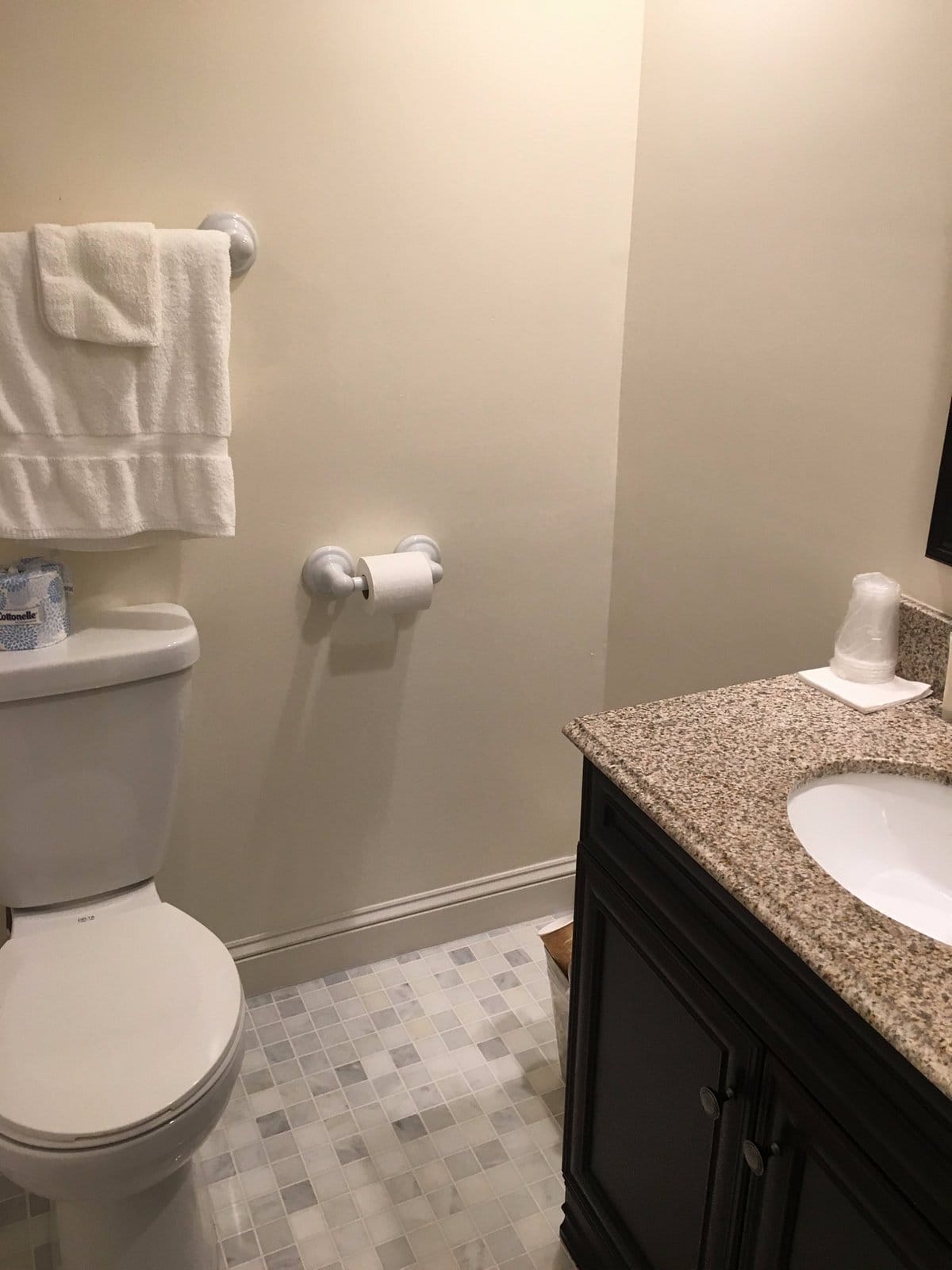 Americas Cup Inn bath