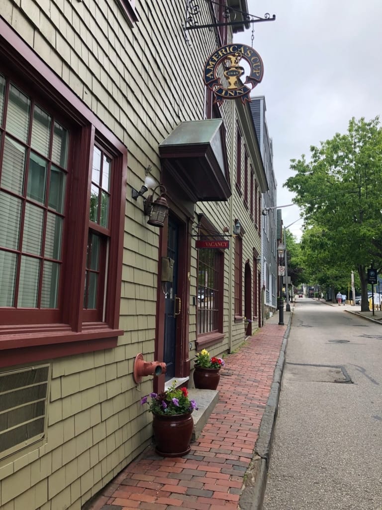 Americas Cup Inn enterance