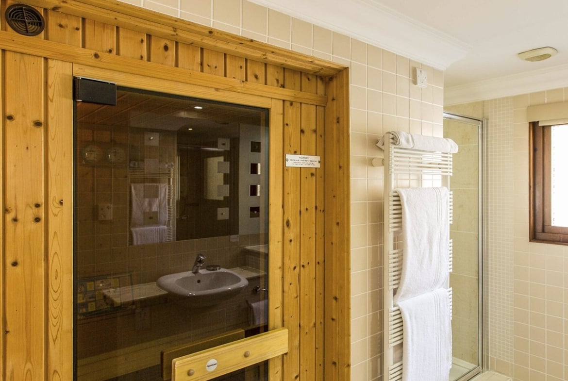 Belton Woods - Qlodge Resorts Bathroom Sauna