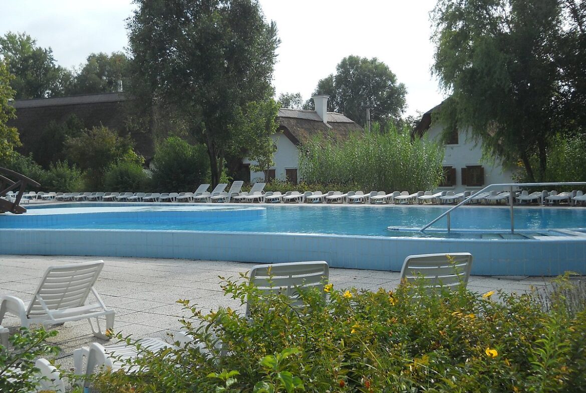 Club Dobogomajor Swimming Pool