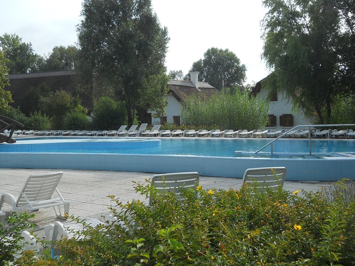 Club Dobogomajor Swimming Pool