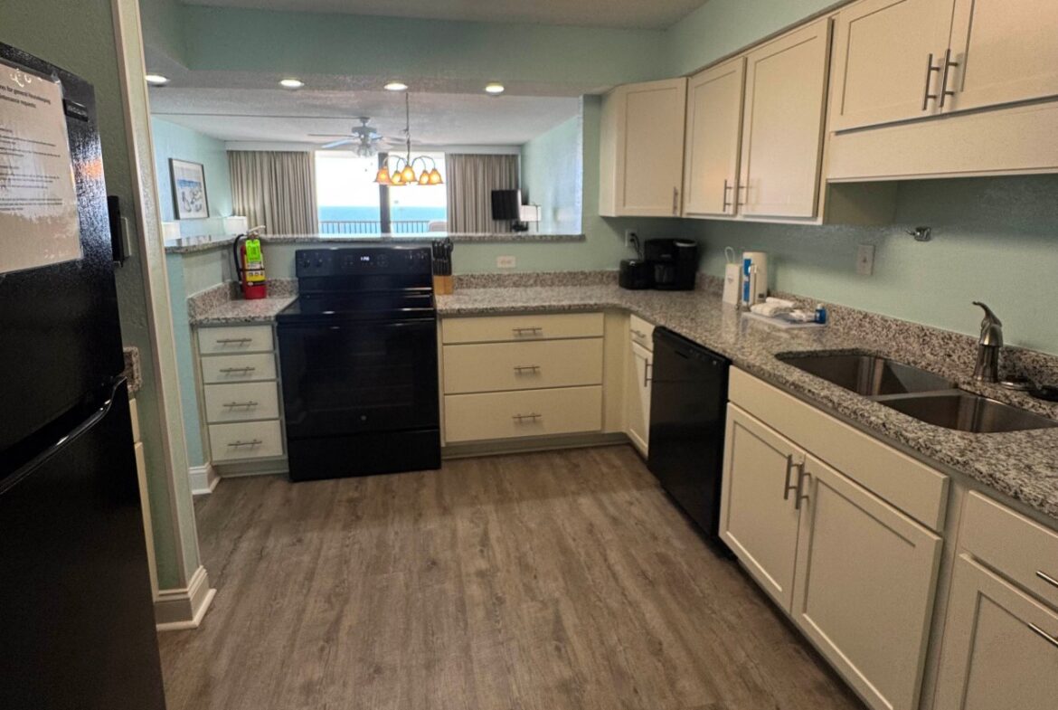 Club Regency At Regency Towers Kitchen