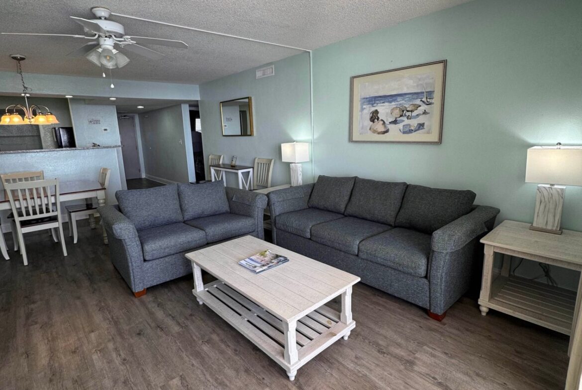 Club Regency At Regency Towers Living Area