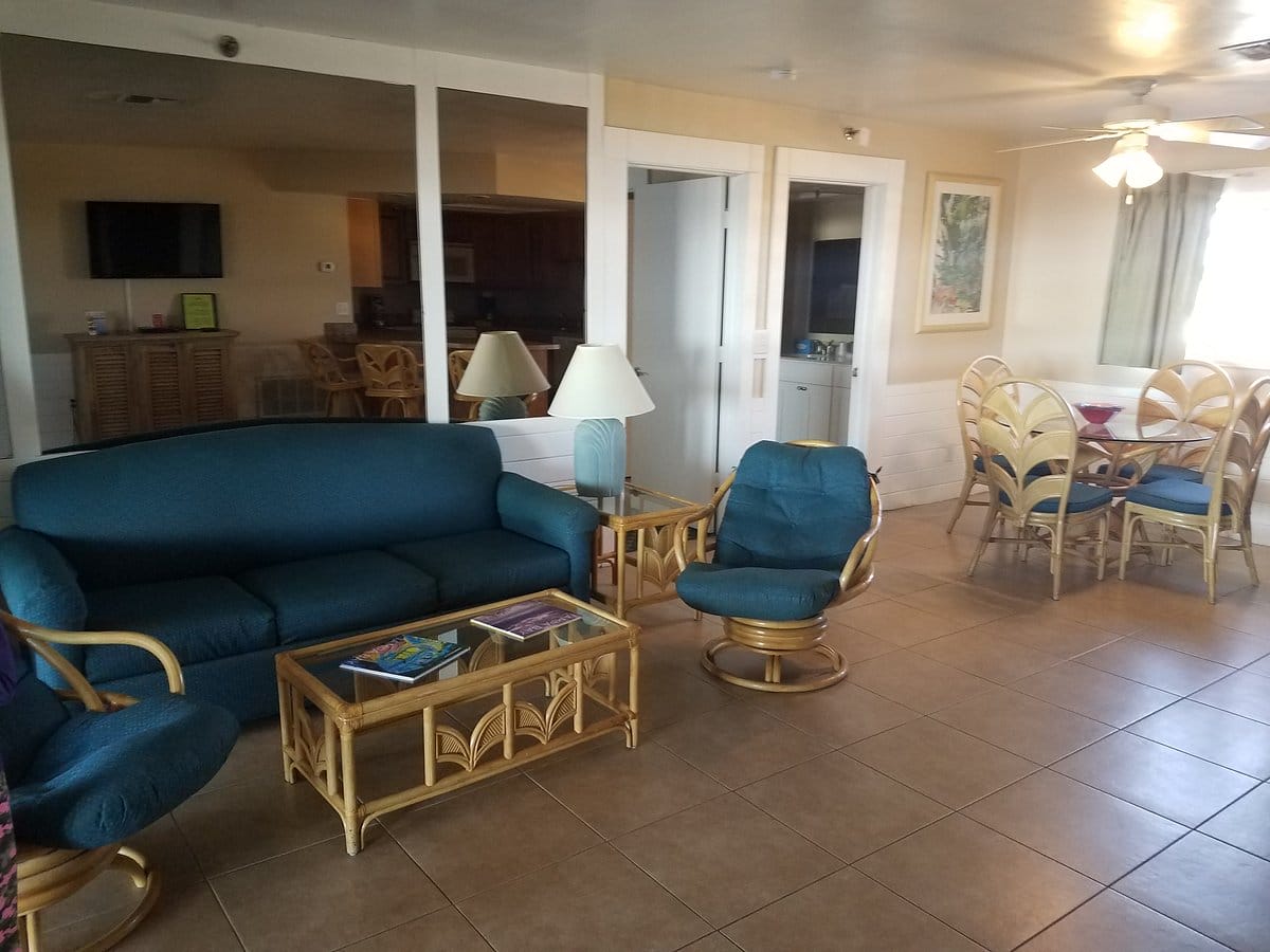 Commodore Beach Club