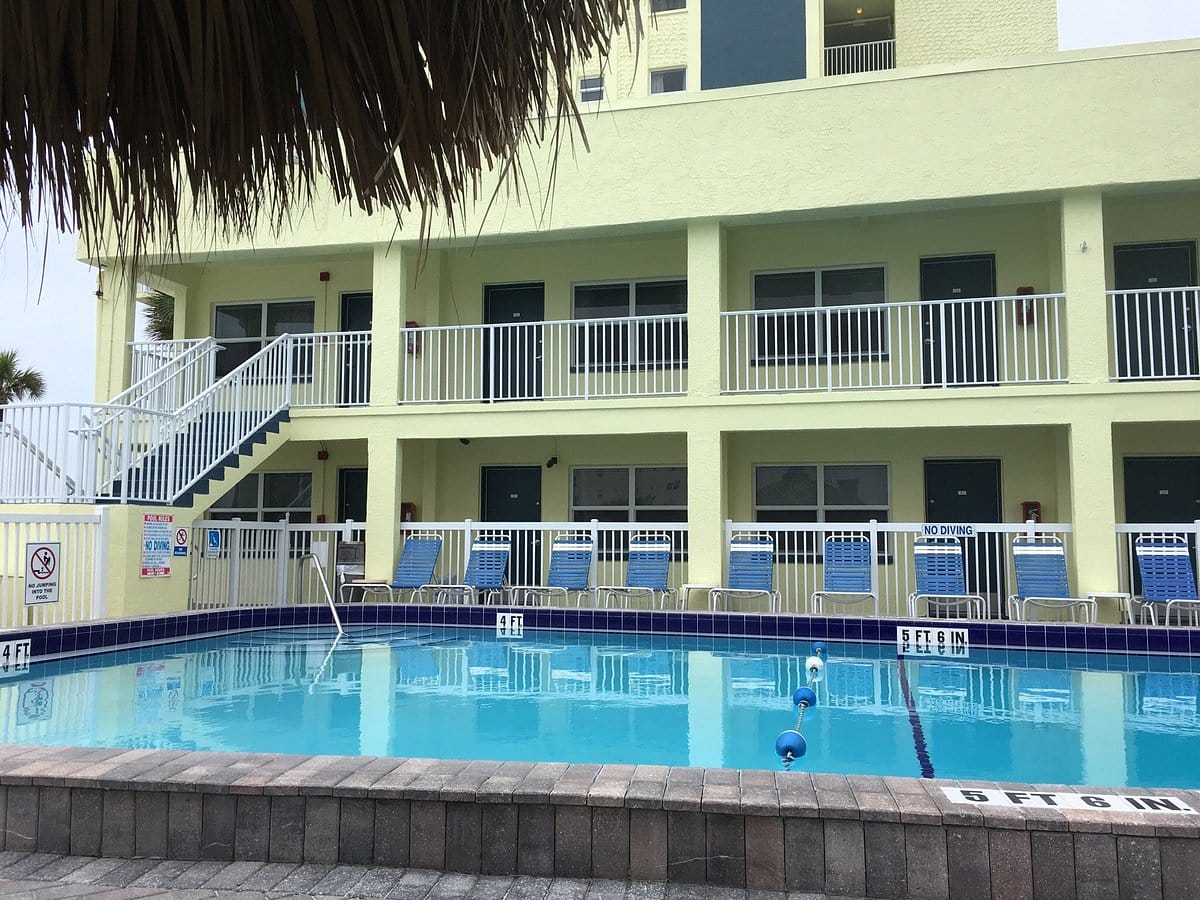 Commodore Beach Club