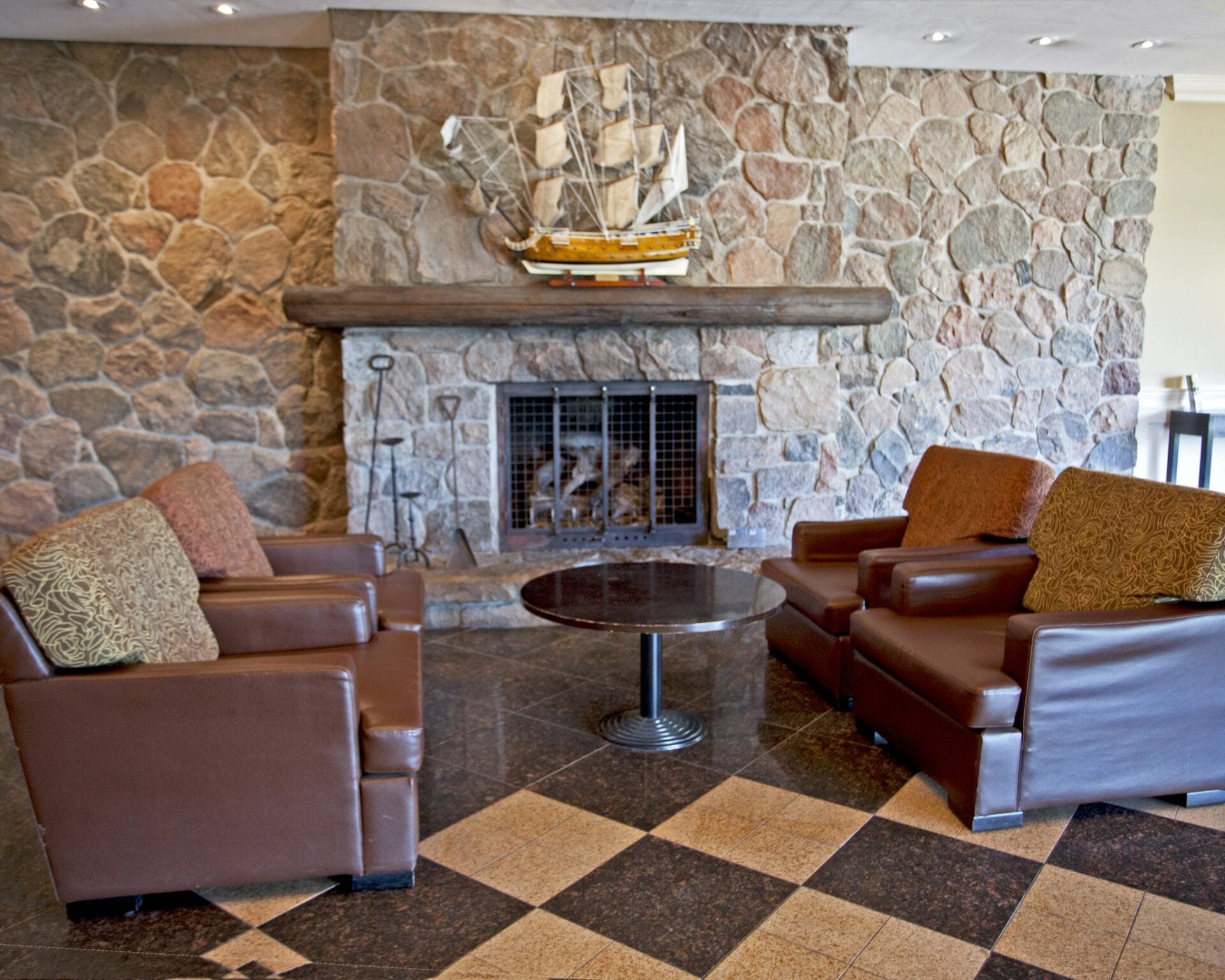 Cranberry Waterfront Suites And Country Club