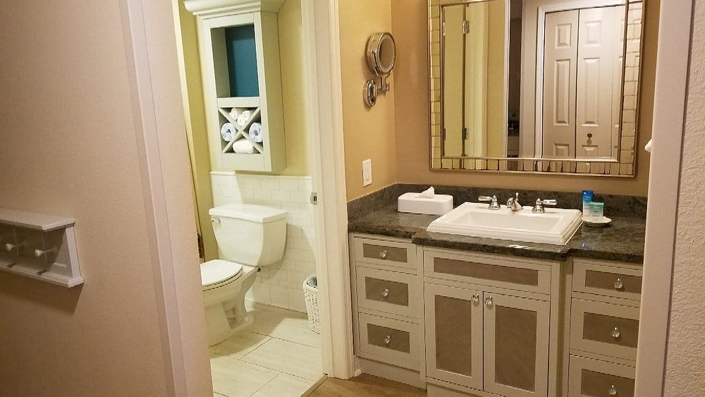 vero beach resort bathroom