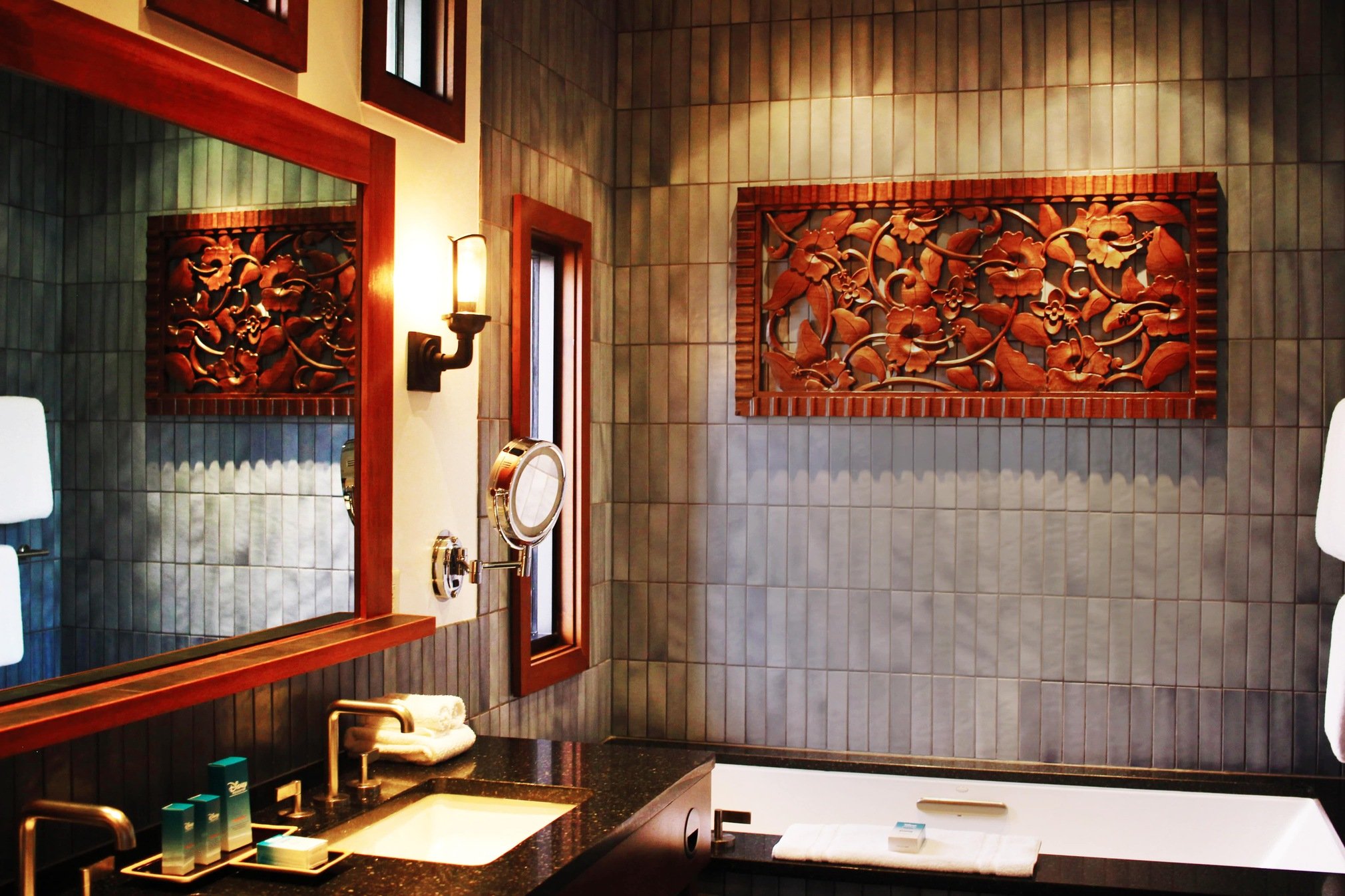 Disney’s Polynesian Villas & Bungalows Bathroom