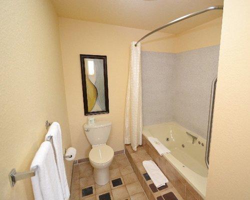 Fox Hills Resort — Bathroom