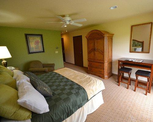 Fox Hills Resort — Bedroom