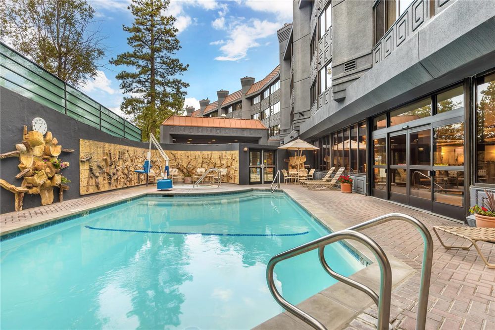Hilton Vacation Club Tahoe Seasons Pool Outside