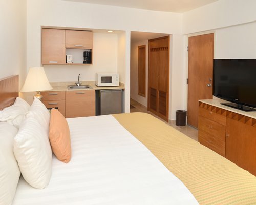 Hotel Emporio Ixtapa Bed