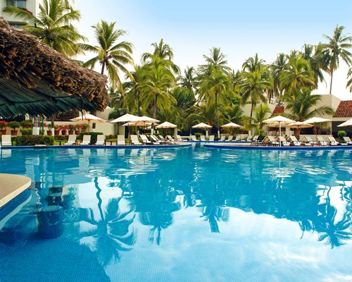 Hotel Emporio Ixtapa Swimming Pool