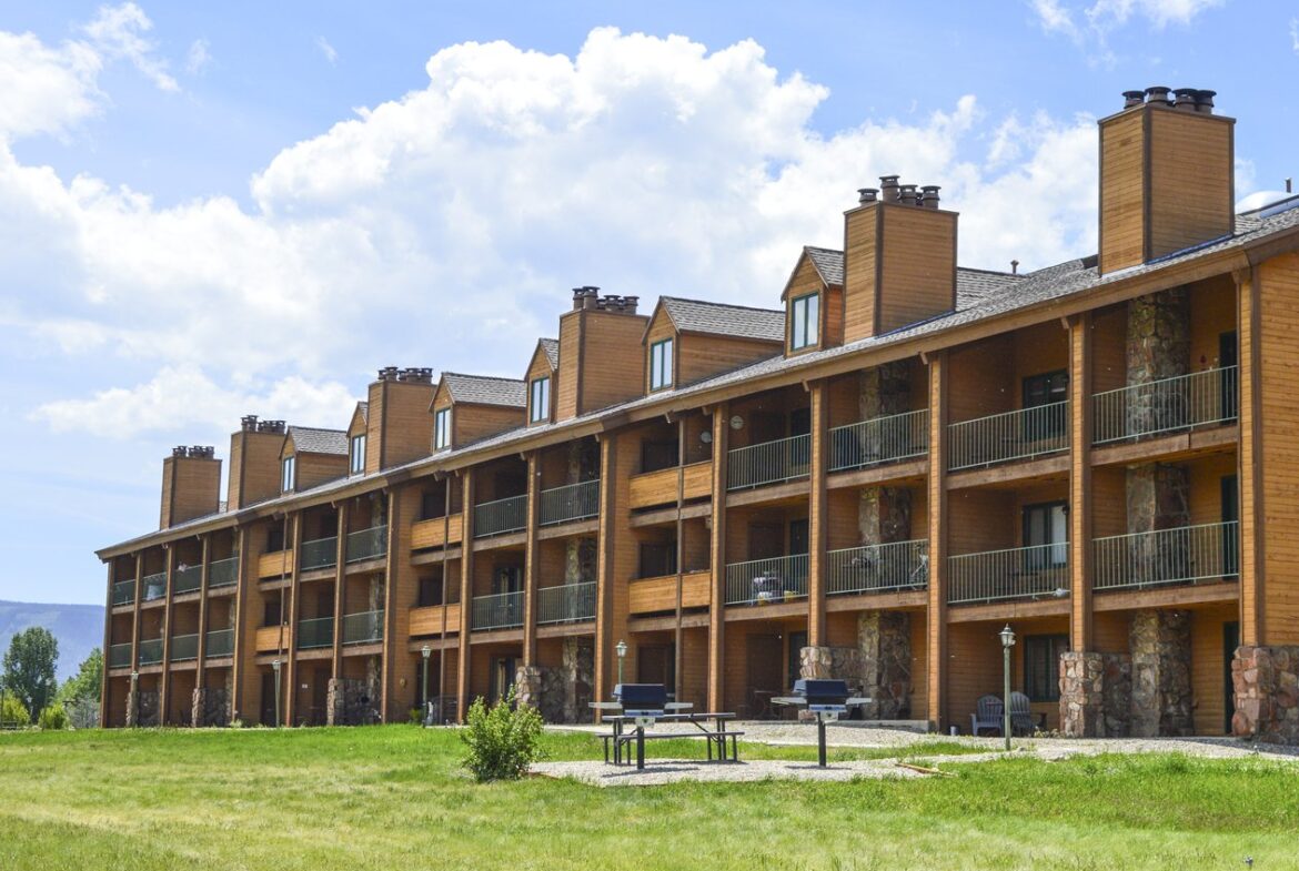 Inn At Silvercreek Building