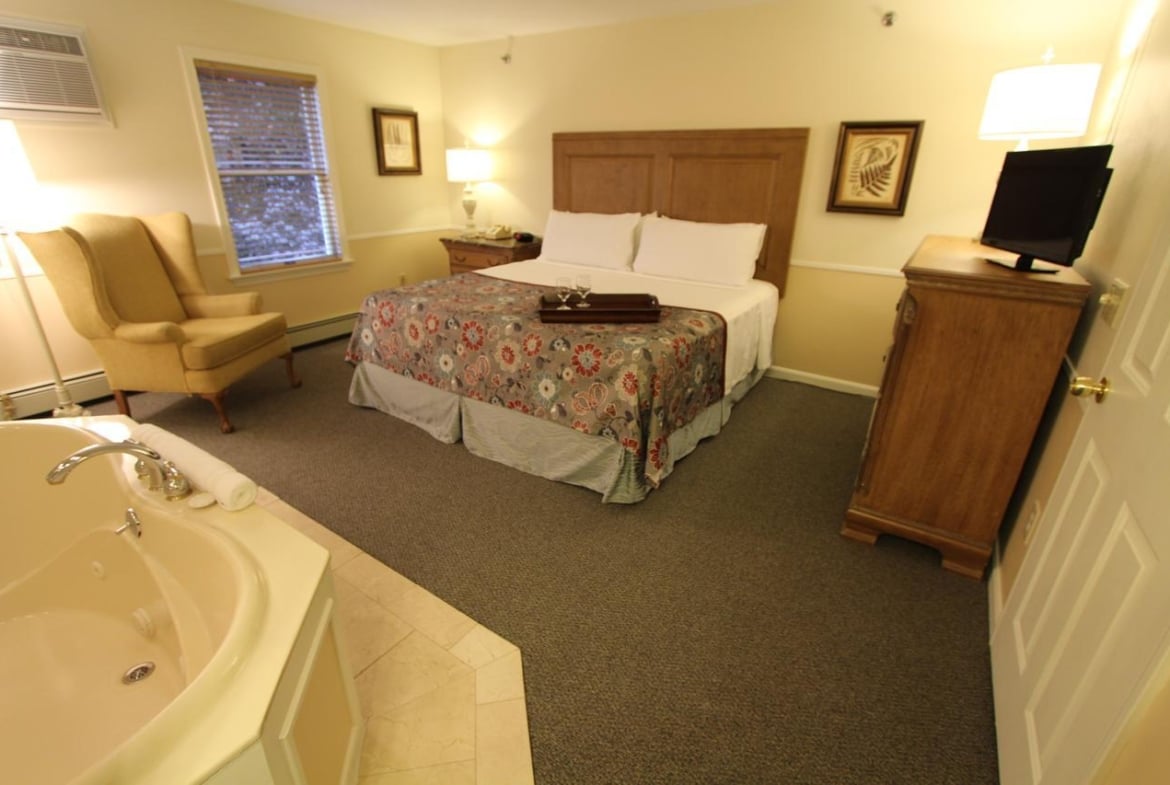 Innseason Resorts – The Falls At Ogunquit Bedroom