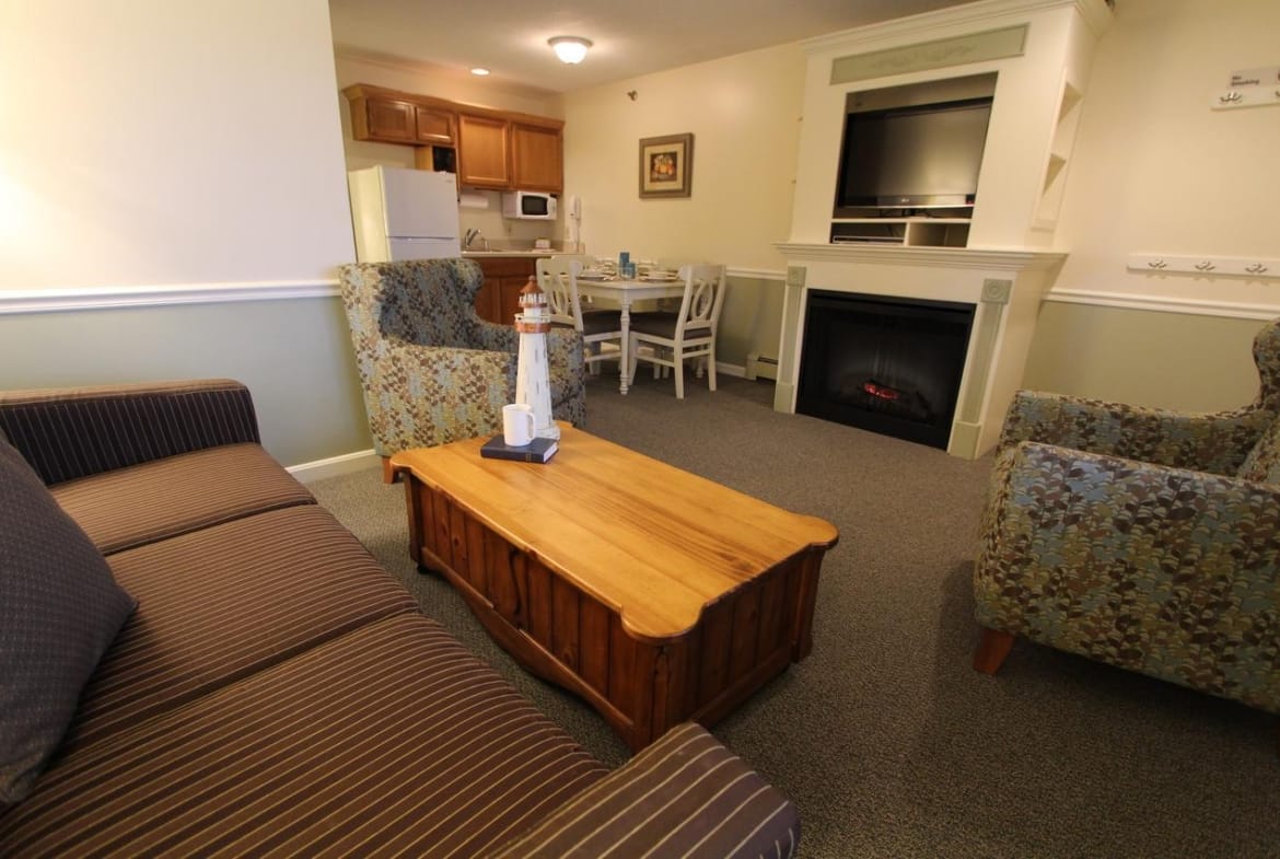 nnseason Resorts – The Falls At Ogunquit Living Area