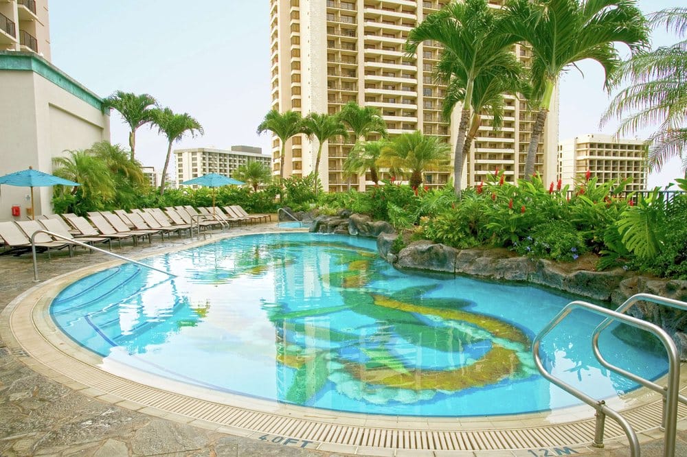 Lagoon Tower by Hilton Grand Vacations service by the pool