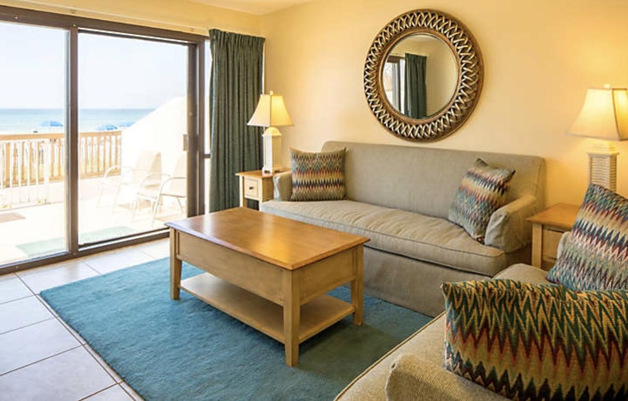 Landmark Holiday Beach Resort — Living Area
