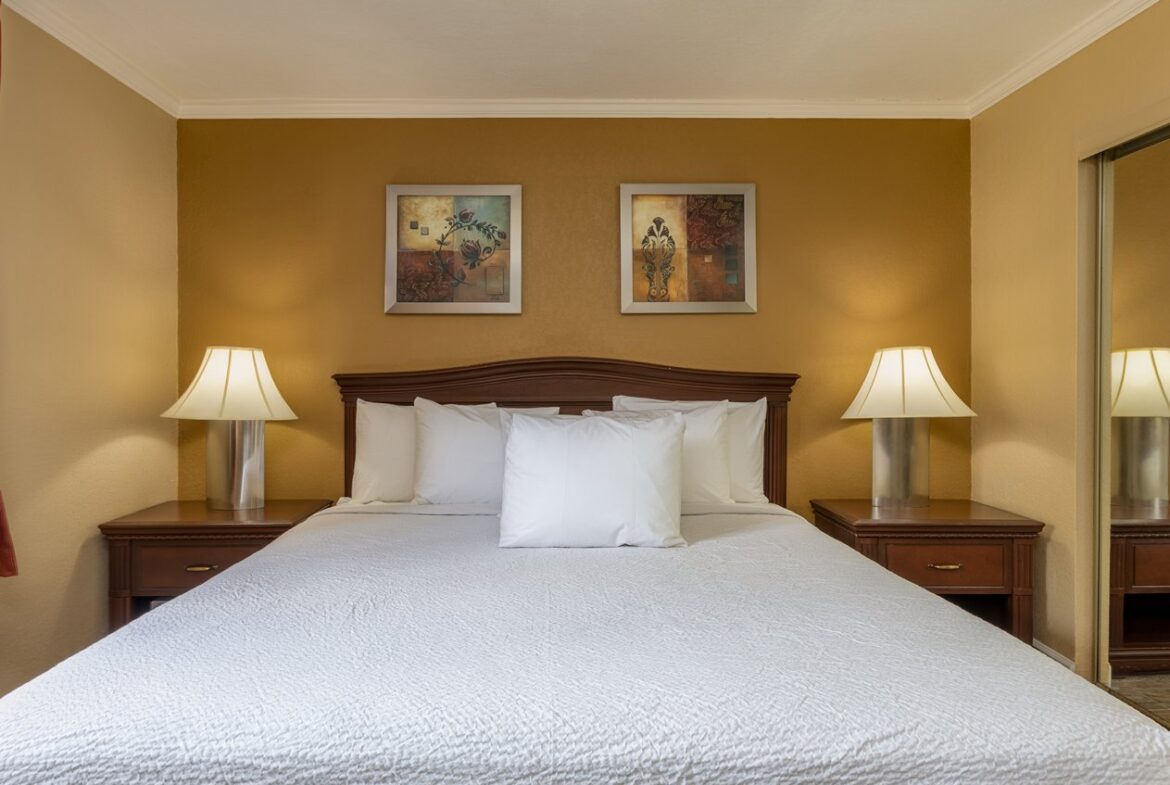 Legacy Vacation Club Orlando – Oaks Bedroom