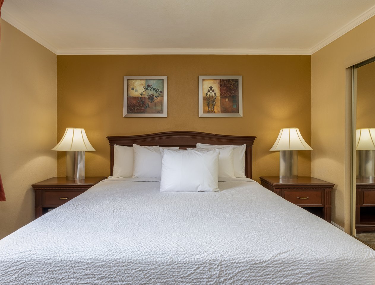 Legacy Vacation Club Orlando – Oaks Bedroom