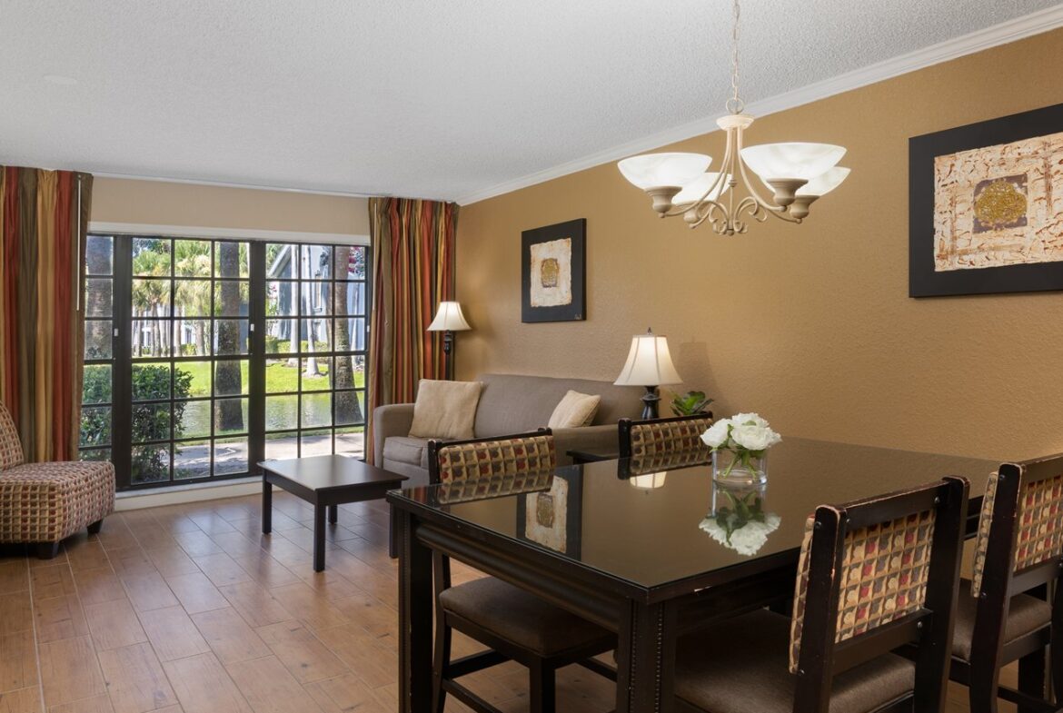 Legacy Vacation Club Orlando – Oaks Dining Area