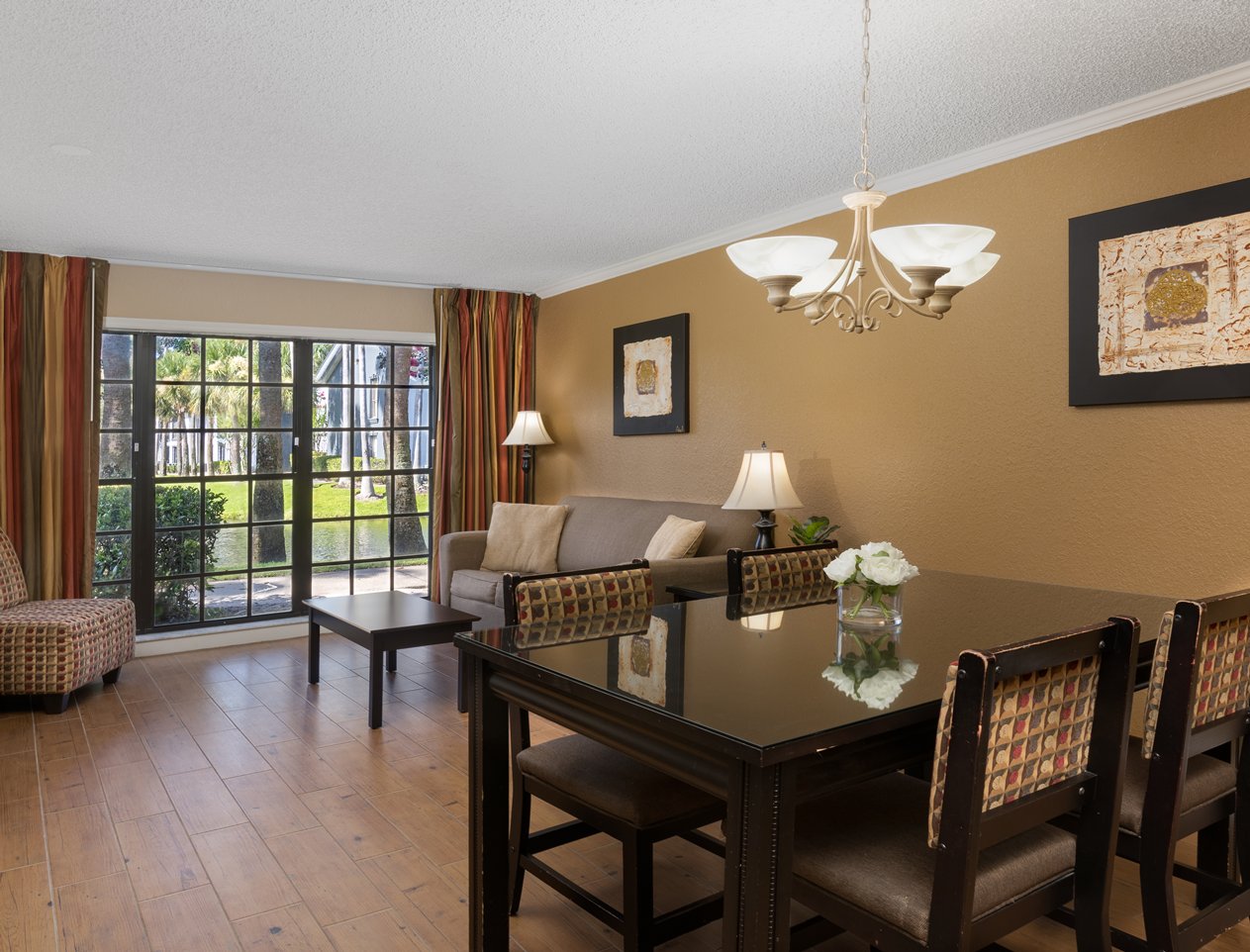 Legacy Vacation Club Orlando – Oaks Dining Area