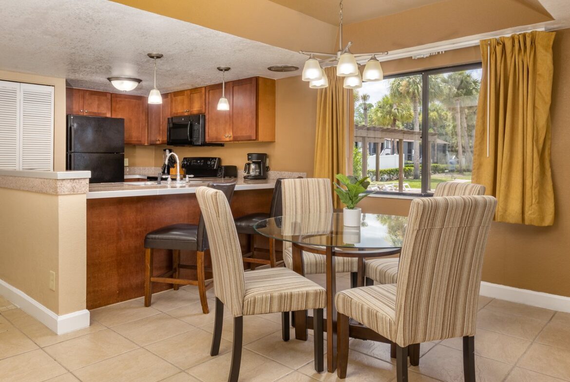 Legacy Vacation Club Orlando – Oaks Full Kitchen and Dining