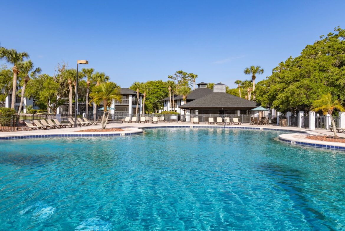 Legacy Vacation Club Orlando – Oaks Pool Seating