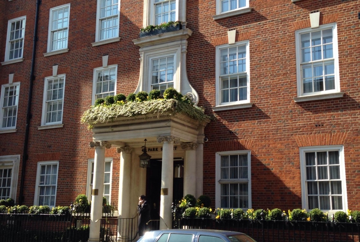 Marriott’s Grand Residence At London Entrance