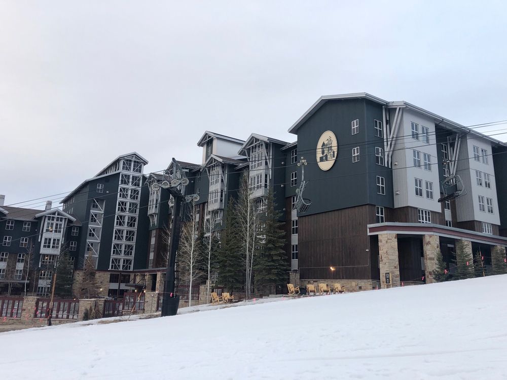 Marriott’s Mountainside Snowy Exterior