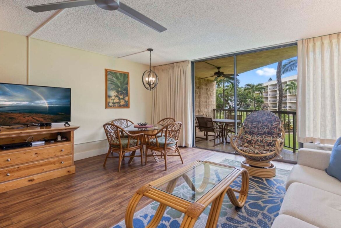 Maui Sunset I And II Living Space