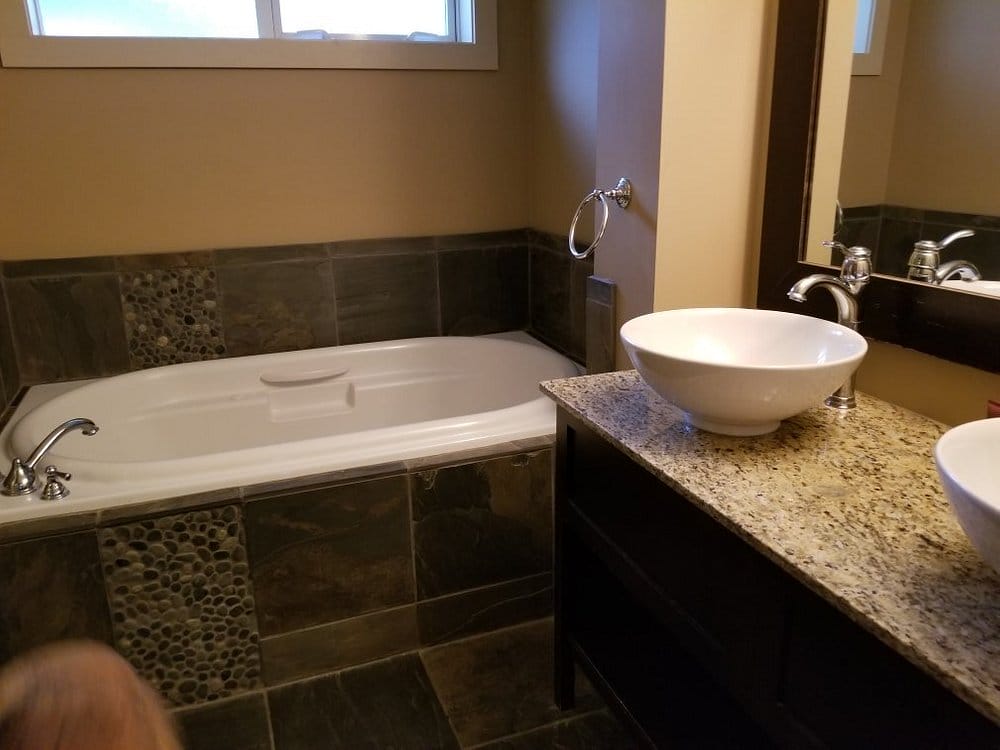 Pacific Shores Resort Bathroom