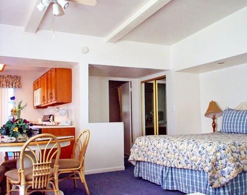 Bedroom At Palm Springs Villas