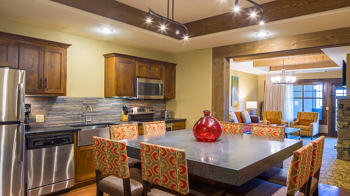 Paradise Point Resort Dining Room and Kitchen
