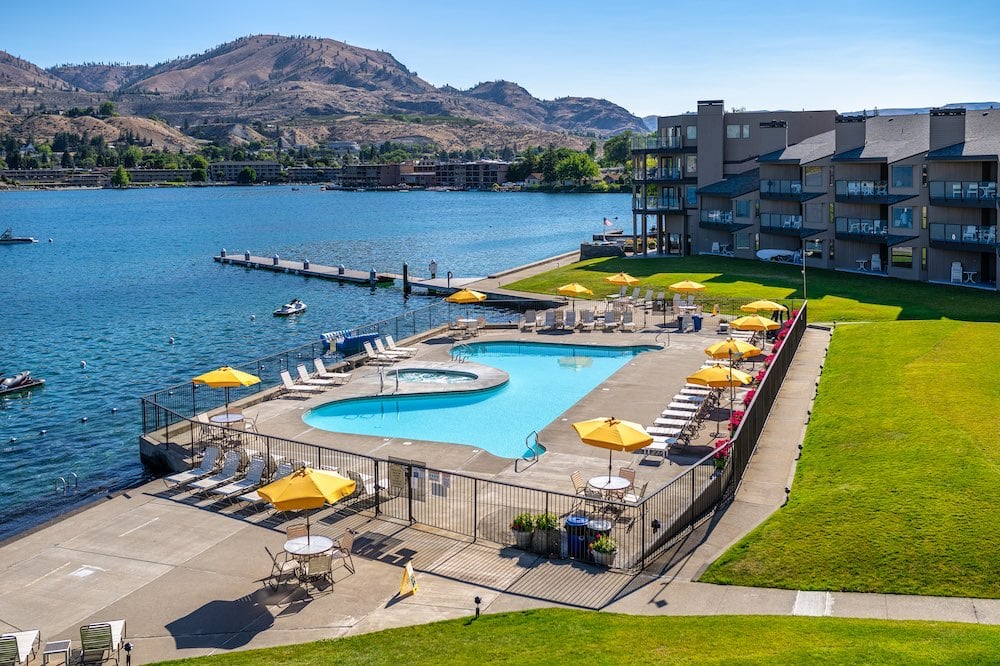 Peterson's Waterfront Resort pool view
