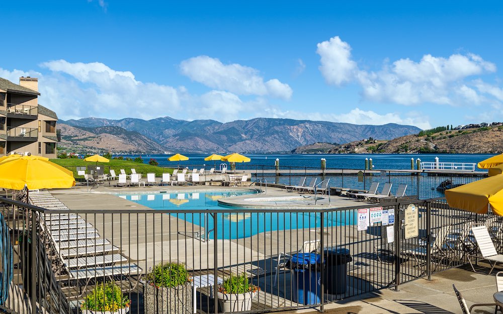 Peterson's Waterfront Resort pool
