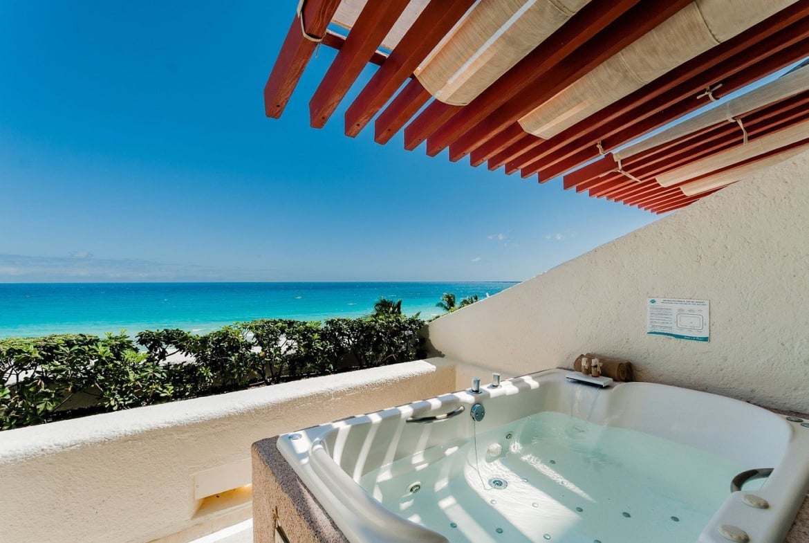 Royal Solaris Cancun Hot Tub