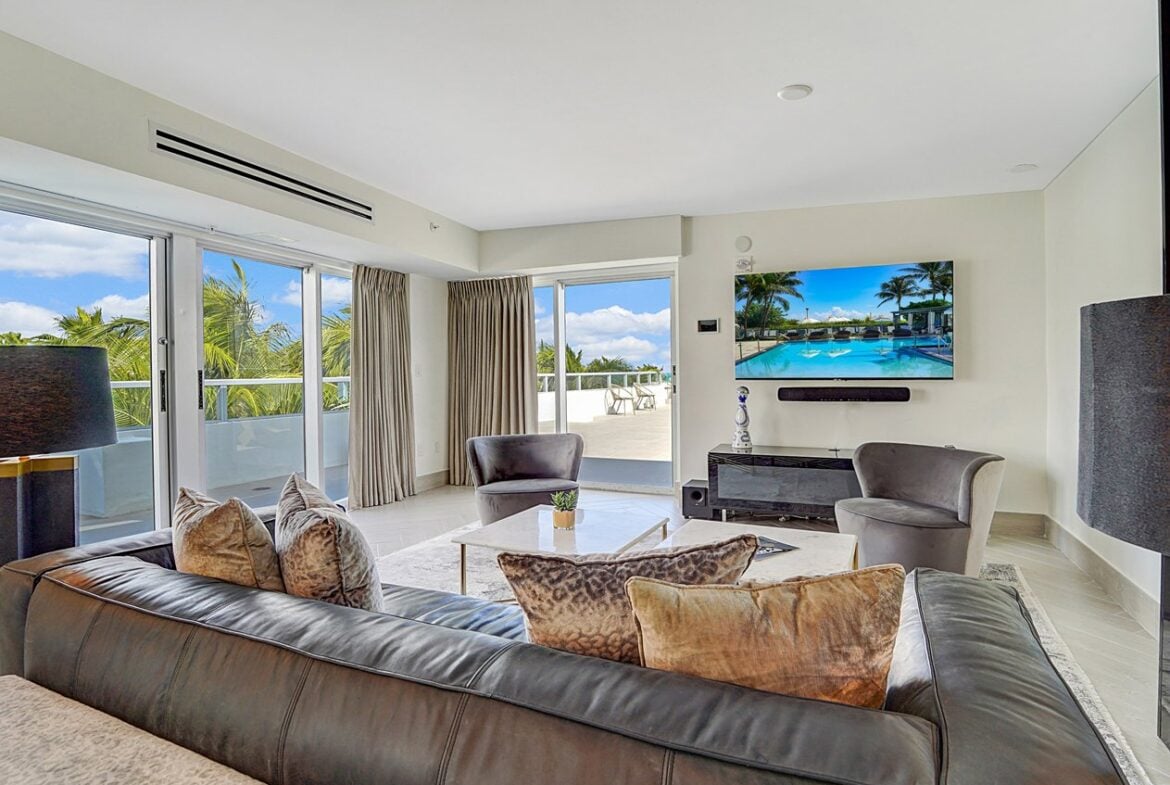 Sagamore Suites Hotel Living Room 2