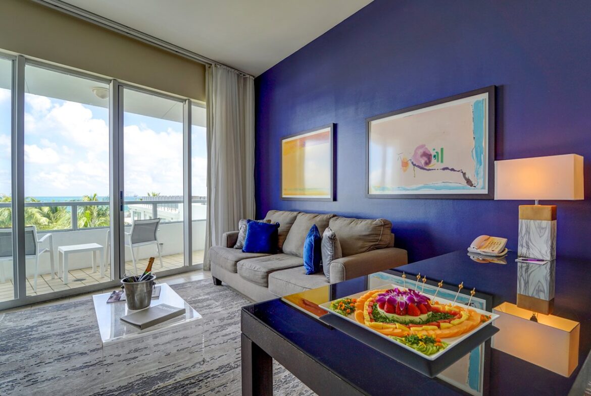 Sagamore Suites Hotel Living Room View