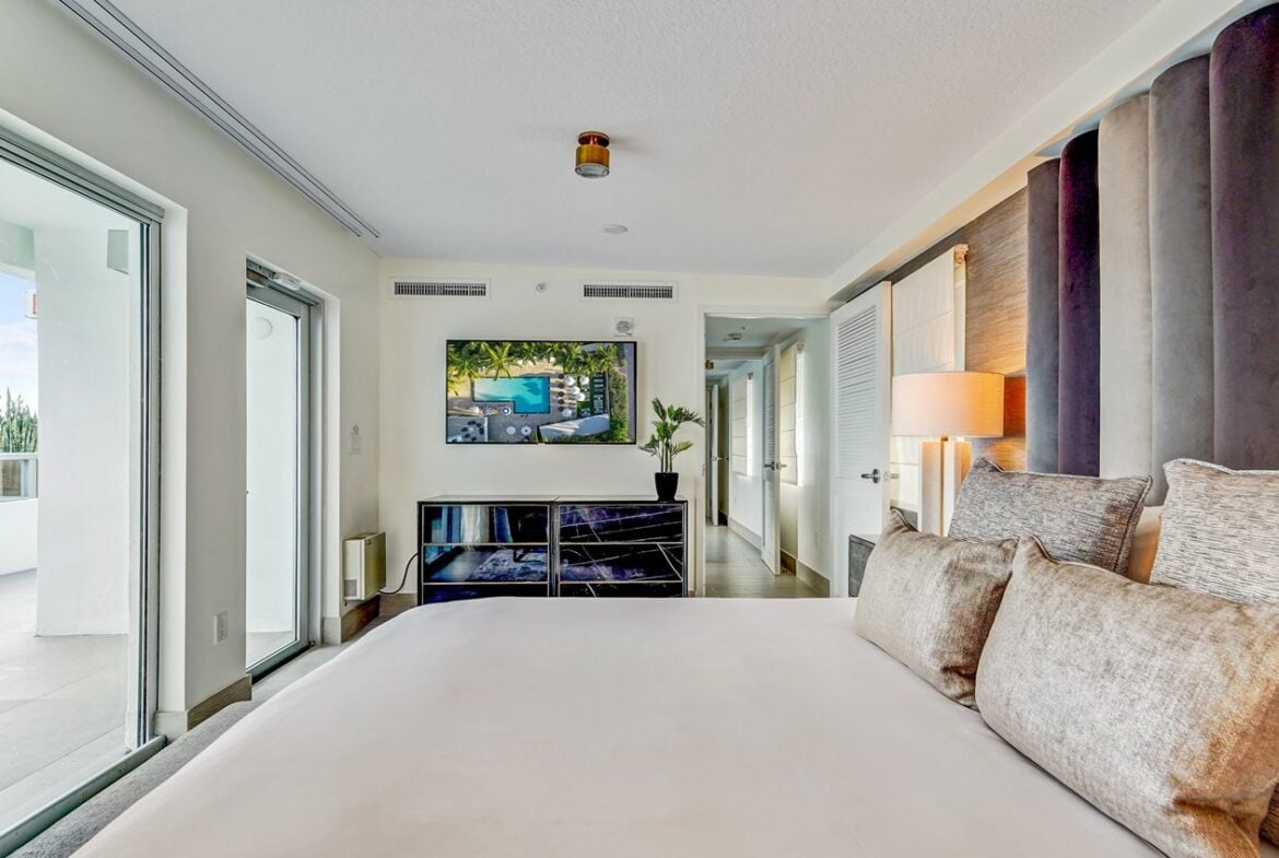 Sagamore Suites Hotel Room 4