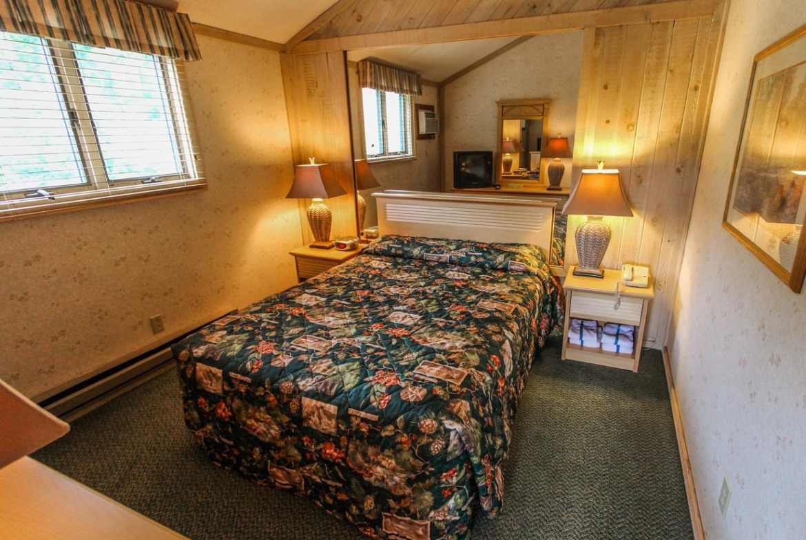 Smoketree Lodge Bedroom