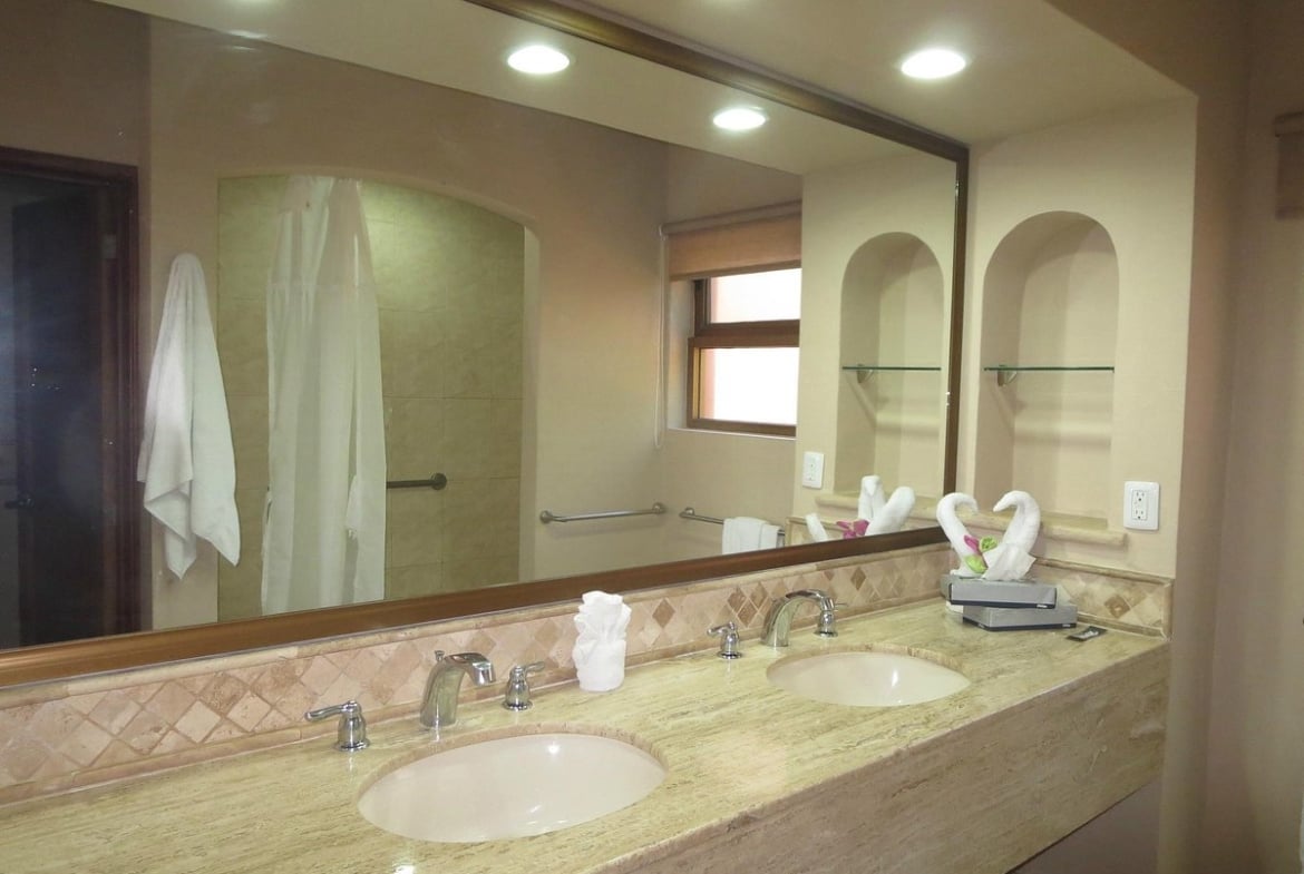 Vacation Internationale Torres Mazatlan bathroom
