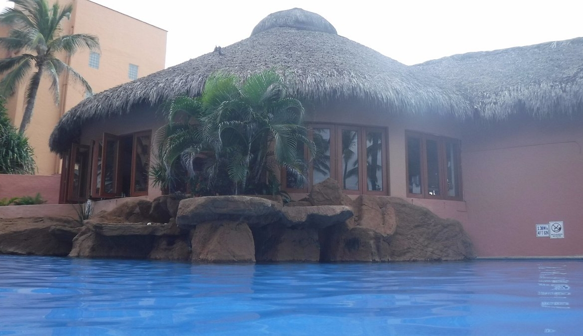 Vacation Internationale Torres Mazatlan poolhouse
