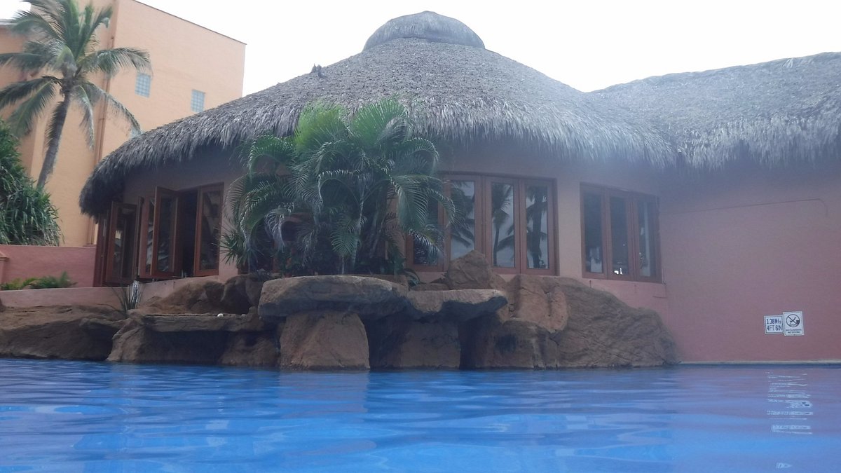 Vacation Internationale Torres Mazatlan poolhouse