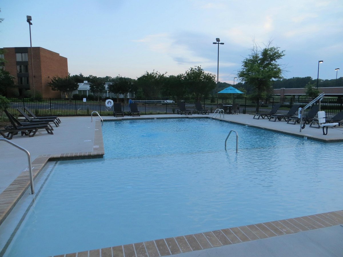Vacation Village Patriot's Inn pool