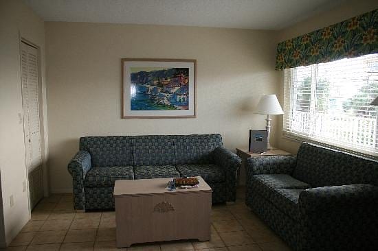 Via Roma Beach Resort, A Bluegreen Resort living room