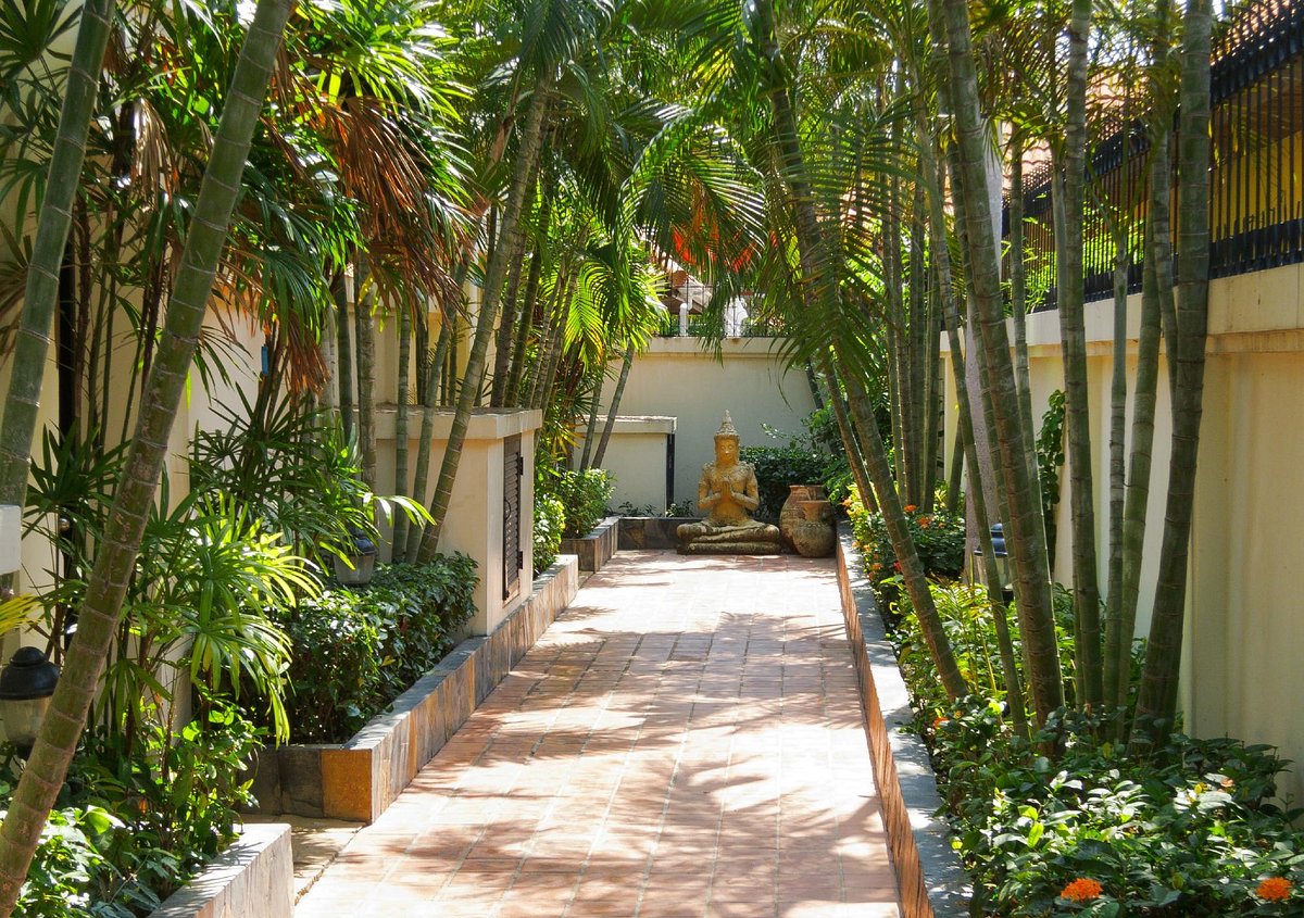 View Talay Villas Holiday Resort walkway